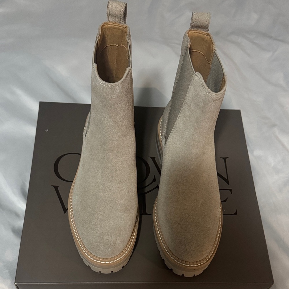 Crown Vintage Women's Light Brown Chelsea Boots